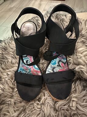 Madden Girl Black Strappy Wedge Sandals with Multicolor Insole